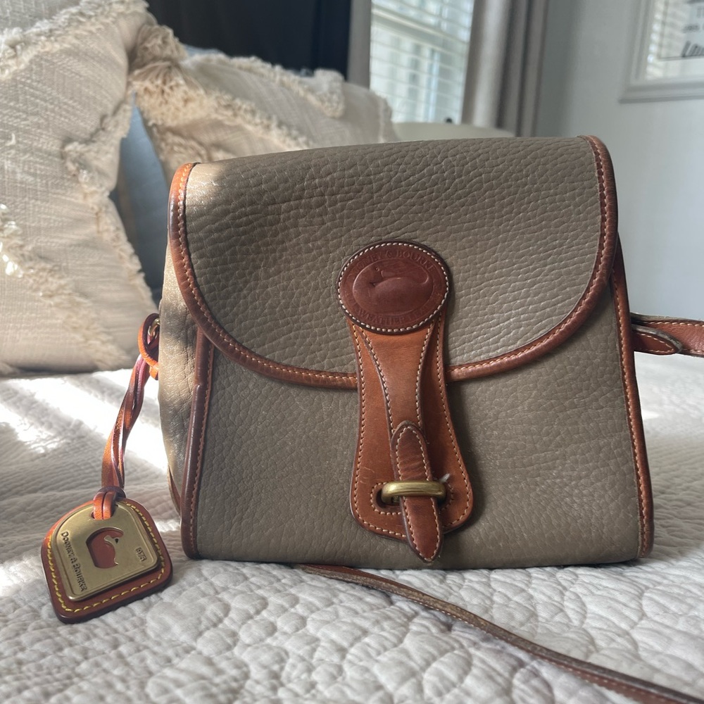 Dooney & Bourke Vintage Stone Pebble Leather Crossbody Bag in Great Condition